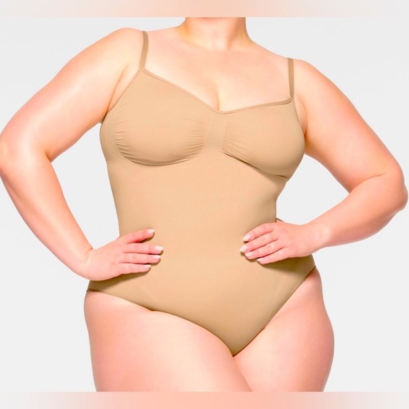 SKIMS Bodysuit Seamless Sculpt Thong, Color Sienna, Size 4X/5X - Picture 2 of 10
